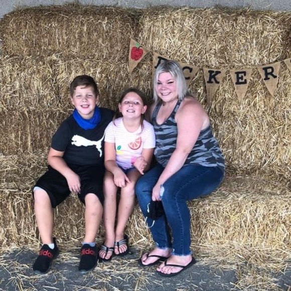 Profile Picture of Sonda Bastunas (@sle1983) on Poshmark