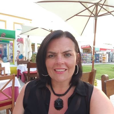 Profile Picture of Lisa Short (@shortymummy) on Twitter