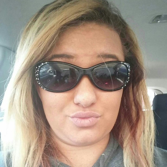 Profile Picture of Tori Adams (@toriadams213) on Poshmark