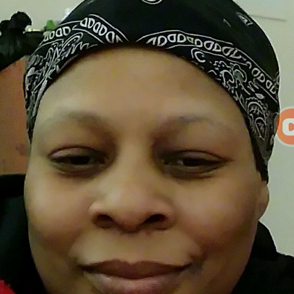 Profile Picture of April Thompson (@mrsjaycarter) on Poshmark