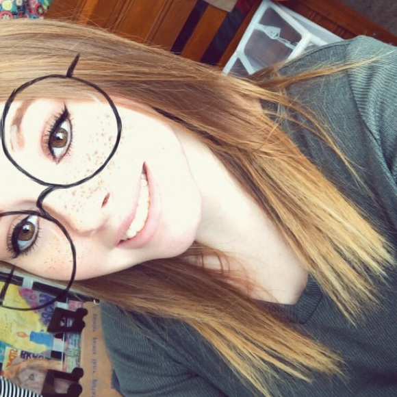 Profile Picture of Hannah Holbrook (@hannholb) on Poshmark