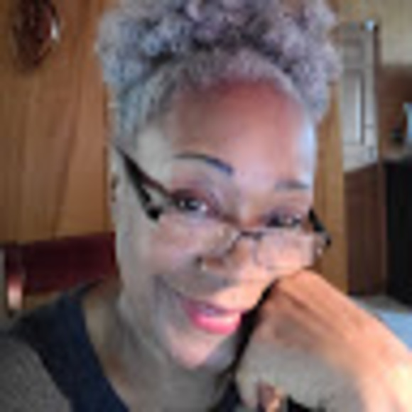 Profile Picture of Valerie Mauzy (@valeriemauzy) on Poshmark