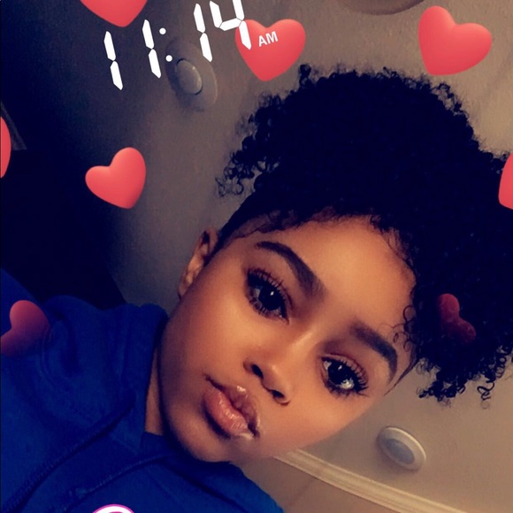 Profile Picture of Bailey Burns (@bai_11) on Poshmark