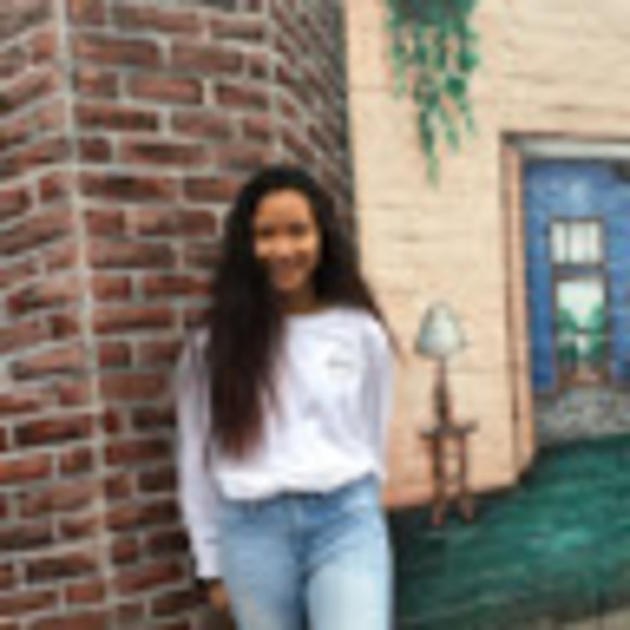 Profile Picture of Nyah Damann (@nyah_damann) on Poshmark