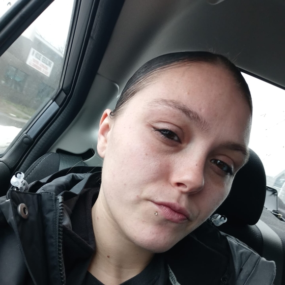 Profile Picture of Sara Marx (@saramarx94) on Poshmark