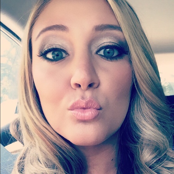 Profile Picture of Lesley Mcclarnon (@lamcclarnon) on Poshmark