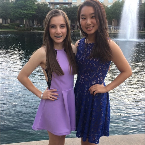 Profile Picture of Andrea Barron (@andrea_b12) on Poshmark