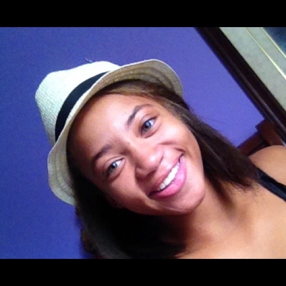 Profile Picture of Mikayla Horton (@hmikayla50) on Poshmark