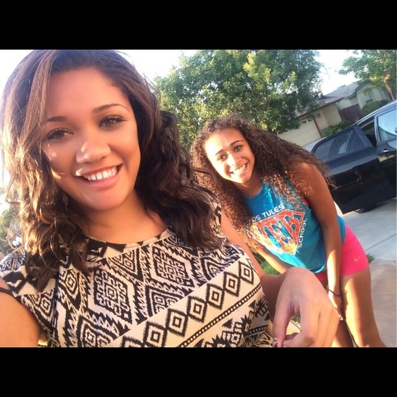 Profile Picture of Savannah Thomas (@katrina_96) on Poshmark