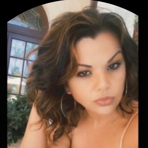 Profile Picture of Sarina Clark (@sarinaclark13) on Poshmark