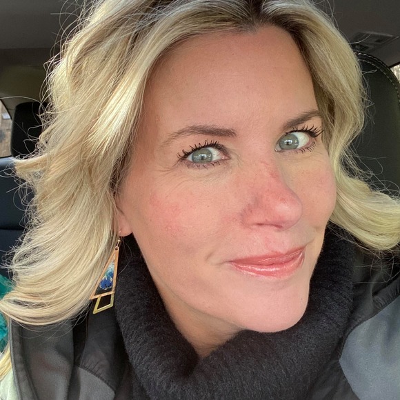 Profile Picture of Tina Meyer (@tinameyermt) on Poshmark