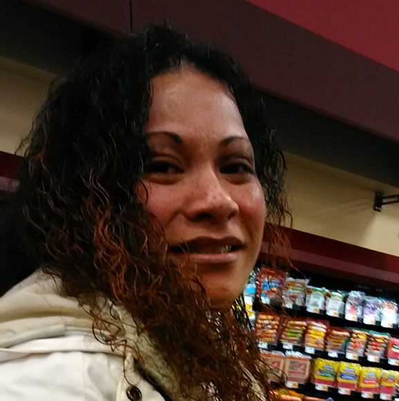 Profile Picture of Alyce Butrick (@alyce_butrick) on Poshmark