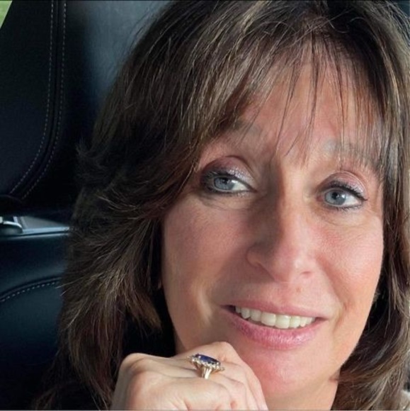 Profile Picture of Lisa Tonnar (@lisa_tonnar) on Poshmark