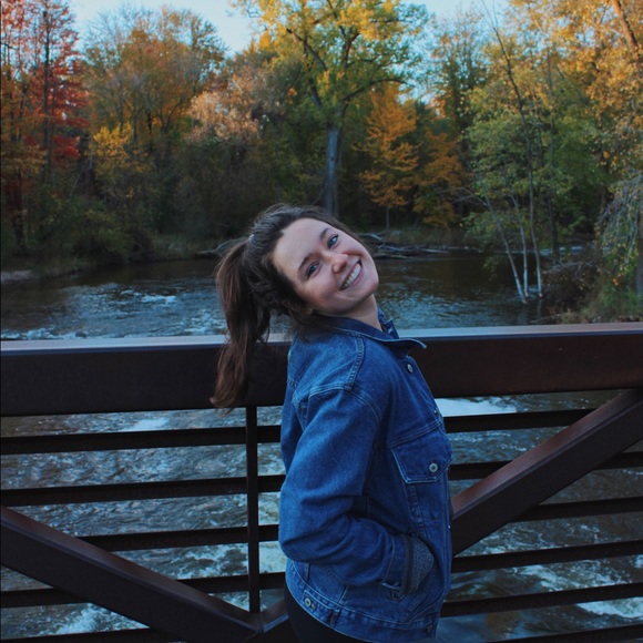 Profile Picture of Samantha Engster (@spengster) on Poshmark