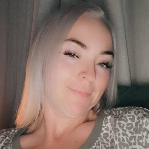 Profile Picture of Cassandra Burgess (@cburgess89) on Poshmark