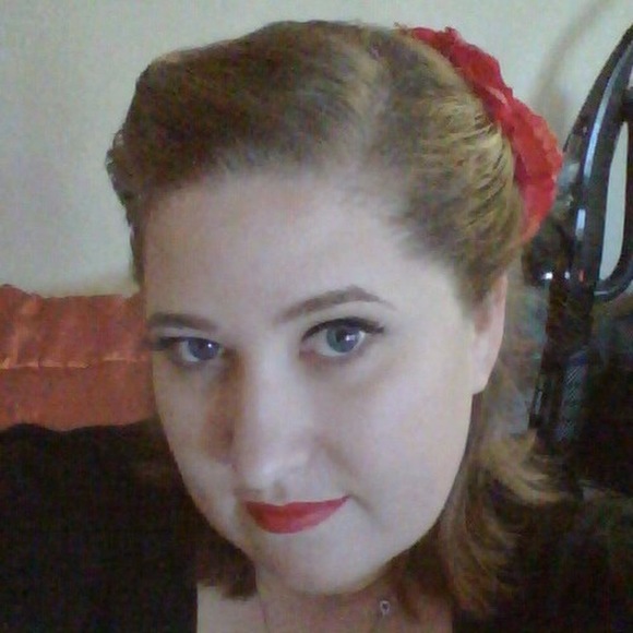 Profile Picture of Gretchen Andersen (@yourbonnylass) on Poshmark