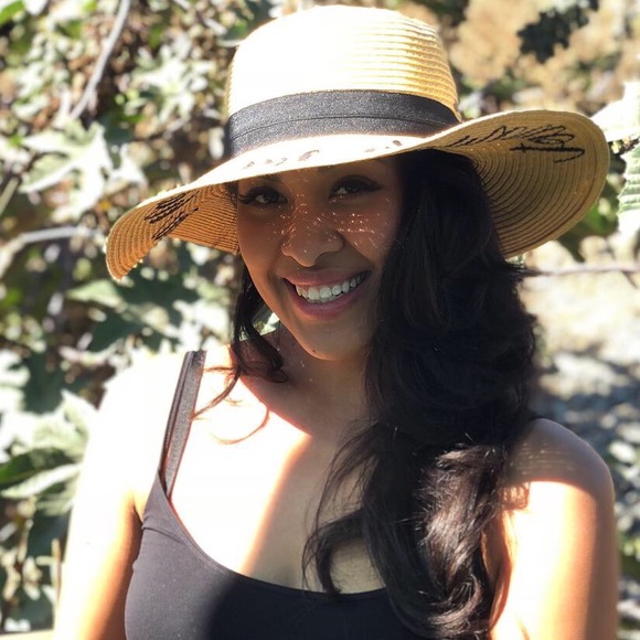 Profile Picture of Ashley Sommer (@ashleysommer) on Poshmark