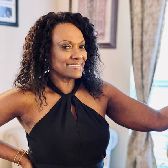 Profile Picture of Dawne Rutherford (@dawnerutherford) on Poshmark