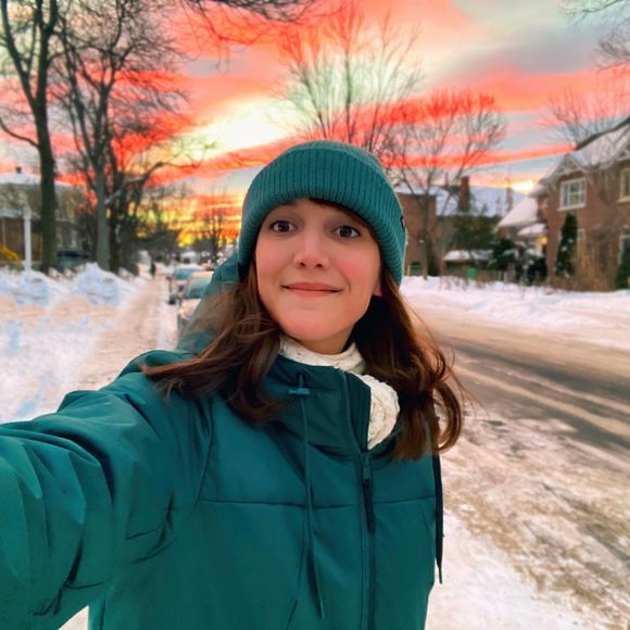 Profile Picture of Laura Francomme (@francommelaura) on Poshmark