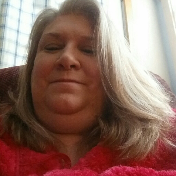 Profile Picture of Sherri Engel (@sherriengel) on Poshmark