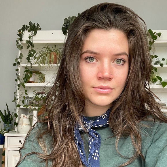 Profile Picture of Claire Roalson (@claireroalson) on Poshmark