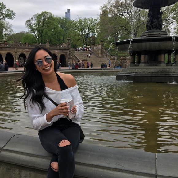 Profile Picture of Carla Samson (@cmsamson7) on Poshmark