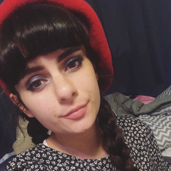 Profile Picture of Michalea Quintal (@writtlekitty) on Poshmark