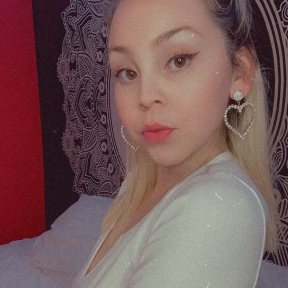 Profile Picture of Darcell Aalleyah christine (@darcelljoseph) on Poshmark