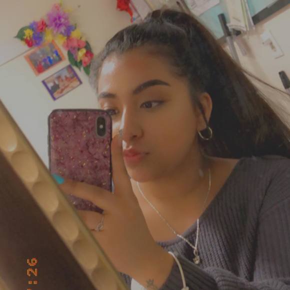 Profile Picture of Paola Becerra (@paolaabecerra) on Poshmark