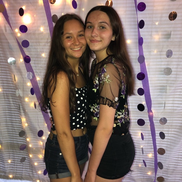 Profile Picture of Gabi Fiedor (@gabifiedor) on Poshmark