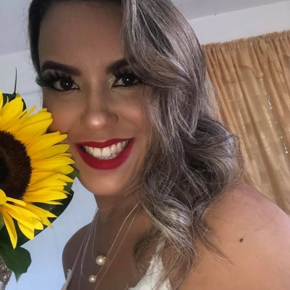 Profile Picture of Ruth De la paz (@ruth71288) on Poshmark