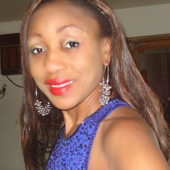 Profile Picture of Eva Wantong (@evawantong) on Poshmark