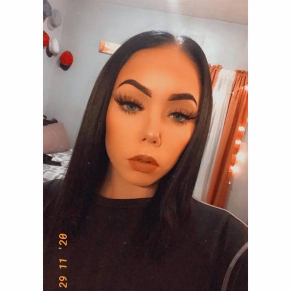 Profile Picture of Haley Kennedy (@haleykennedy709) on Poshmark