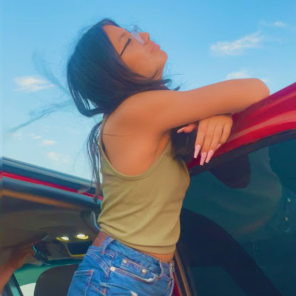 Profile Picture of Sincere Stoneman (@sincerestone293) on Poshmark