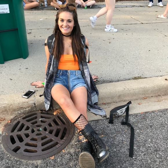 Profile Picture of Briana Boothe (@bboothiee) on Poshmark