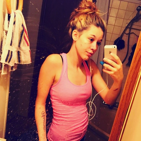 Profile Picture of Chelsie Luetkens (@cluetkens19) on Poshmark