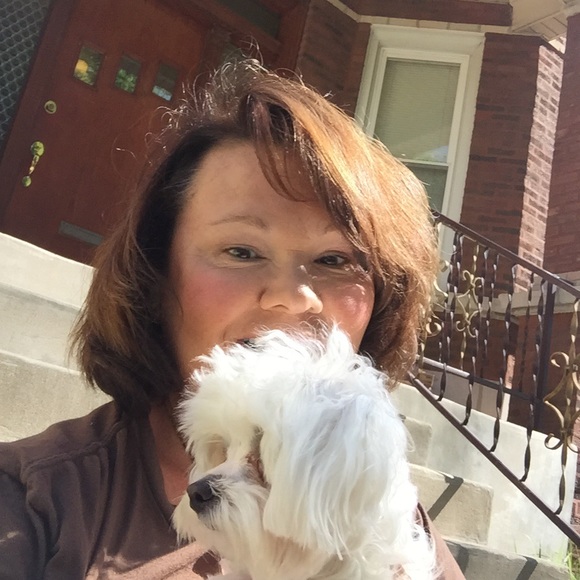 Profile Picture of Lori Needham (@lorilinnneedham) on Poshmark