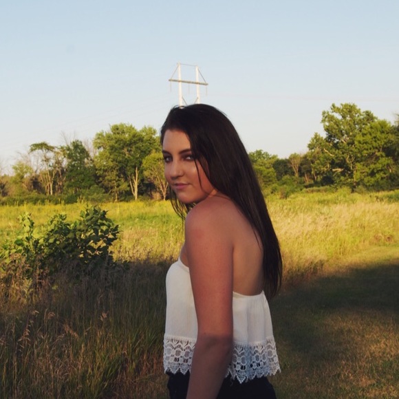 Profile Picture of Sarah Rodenbeck (@sroden6) on Poshmark