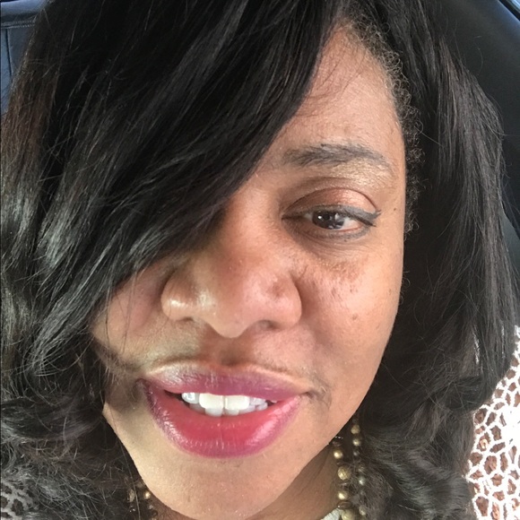 Janet Radden - Poshmark Profile Picture of Janet Radden (@janetroshelle) on Poshmark