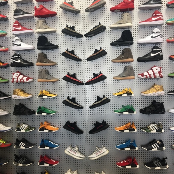 Profile Picture of Steven Bradby (@worldyen) on Poshmark