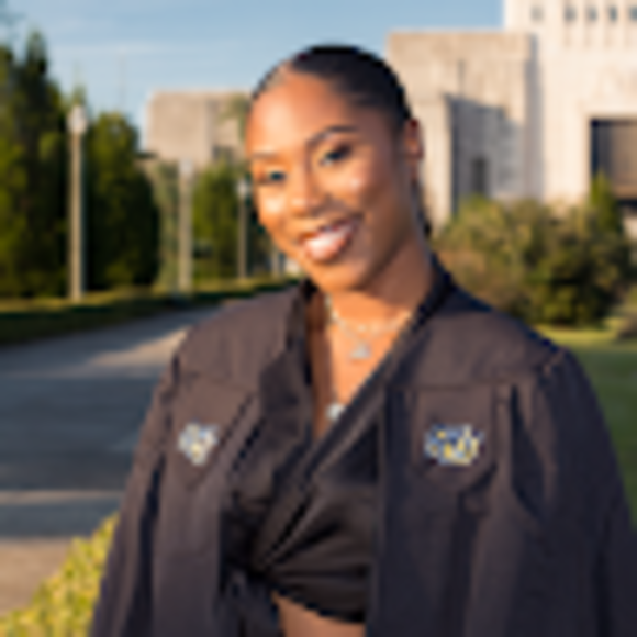 Profile Picture of Derrineshia Porter (@dporter1423) on Poshmark