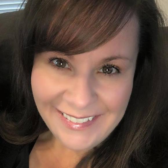 Profile Picture of Danielle Goss (@dmg8673) on Poshmark