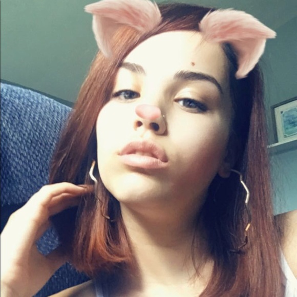 Profile Picture of Alexus Billinger (@breasia32) on Poshmark