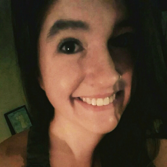 Profile Picture of Emily Keusch (@emilyk8907) on Poshmark