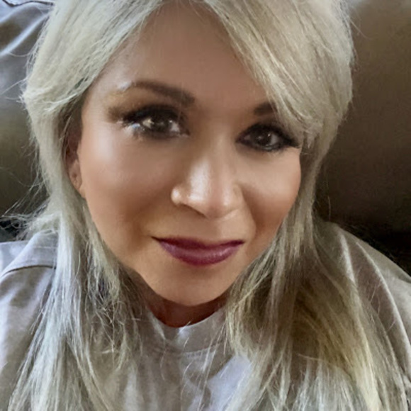 Profile Picture of Rosemarie Silva-torres (@redrosesilva14) on Poshmark