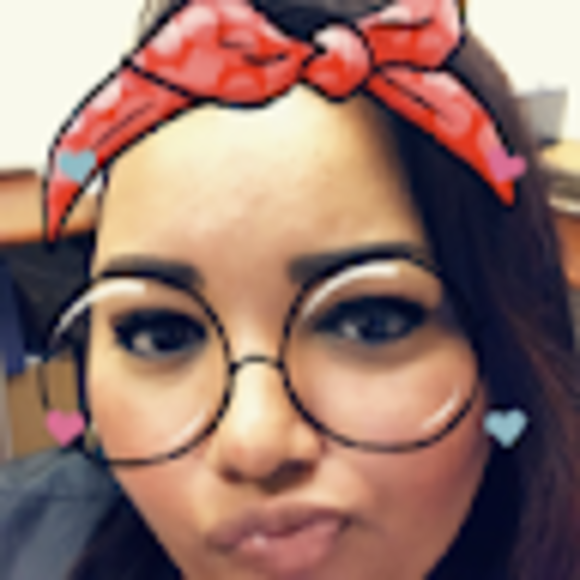 Profile Picture of Danielle Davy (@danzobk8) on Poshmark