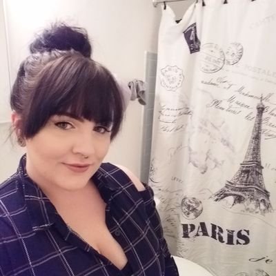 Profile Picture of Desiree Anderson (@Darkperodox19) on Twitter