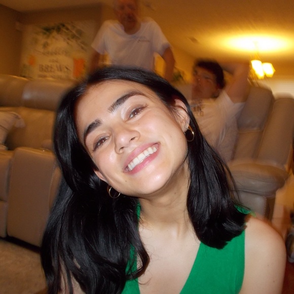 Profile Picture of Abby Segretto (@asegretto1023) on Poshmark