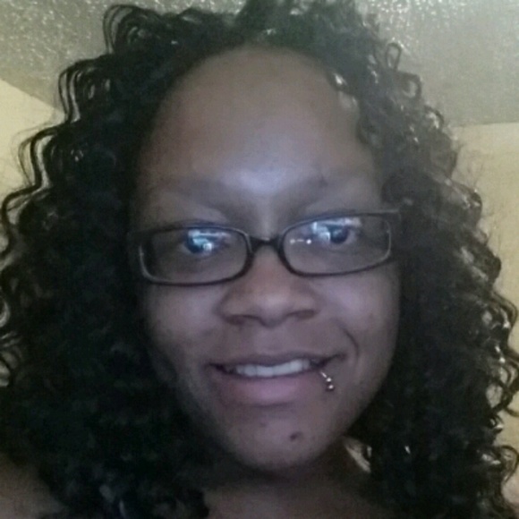 Profile Picture of Victoria Knighton (@mrzvicky87) on Poshmark