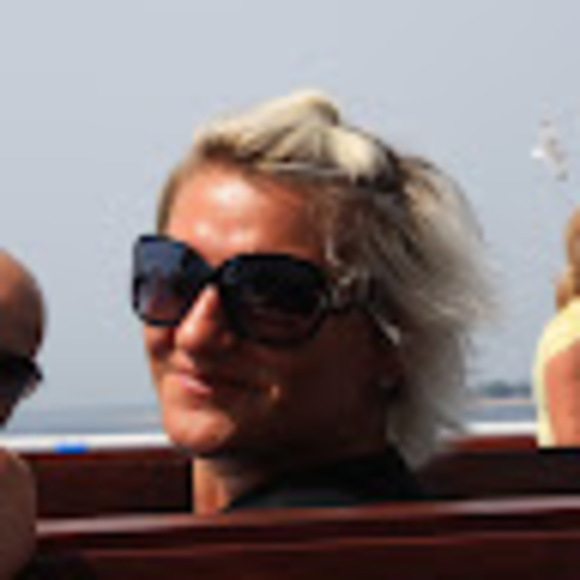 Profile Picture of Jana Hulanova (@janahulanova) on Poshmark